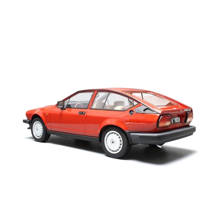 Alfa Romeo GTV 6 2.5 1980 červená, Laudoracing-Model 1:18