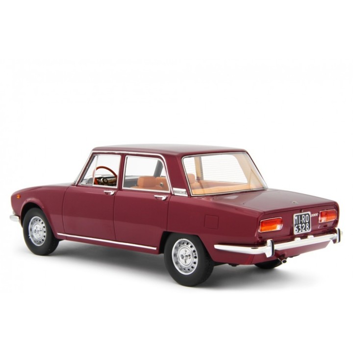 Alfa Romeo 2000 Berlina 1971 red, Laudoracing-Model 1/18 scale