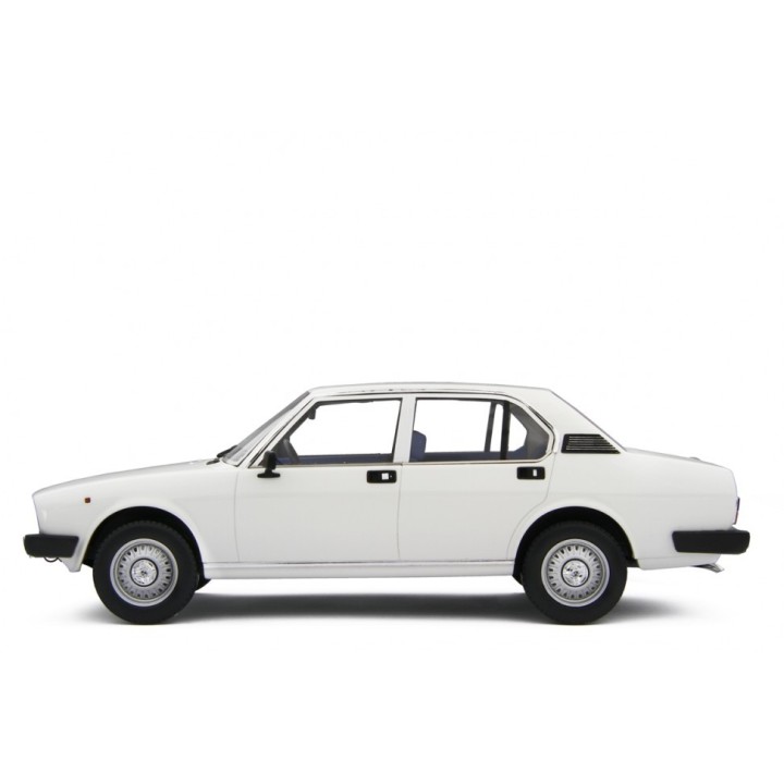 Alfa Romeo Alfetta 2.0 1978 white, Laudoracing-Model 1/18 scale