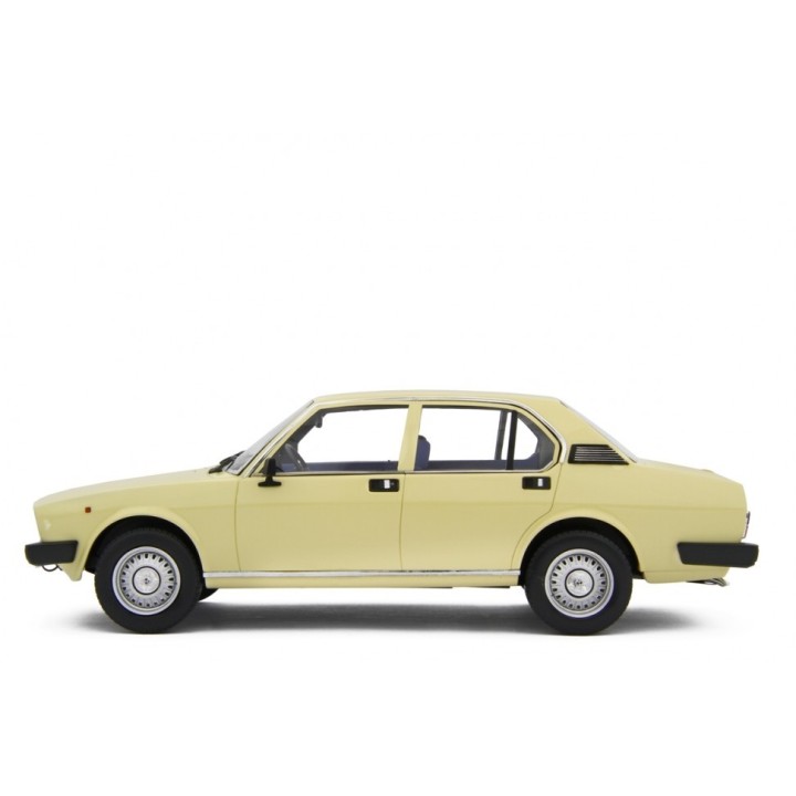 Alfa Romeo Alfetta 2.0 1978 beige, Laudoracing-Model 1/18 scale