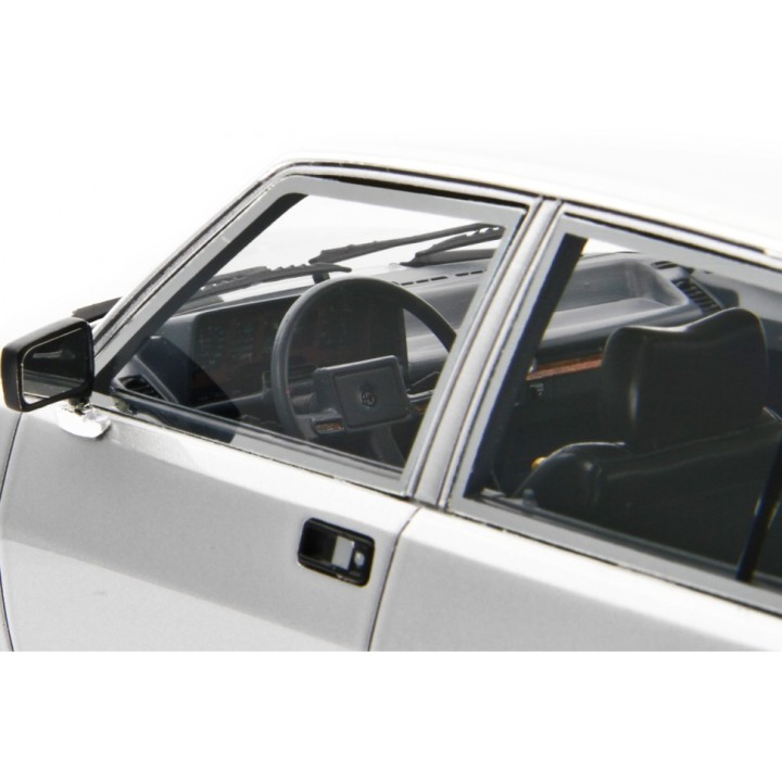 Alfa Romeo 6 2.5 1979 stříbrná, Laudoracing-Model 1:18