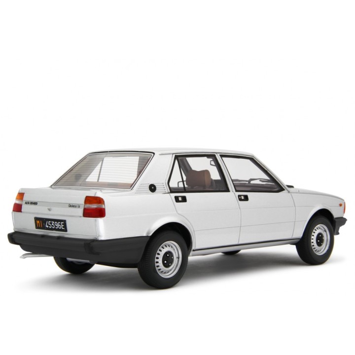 Alfa Romeo Giulietta 1.3 - 1.6 1977 stříbrná, Laudoracing-Model 1:18