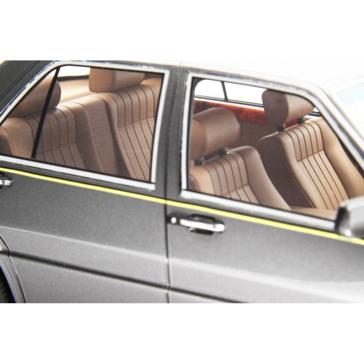 Lancia Thema 8.32 1986 grey, Laudoracing-Model 1/18 scale