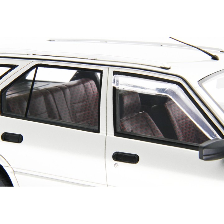 Alfa Romeo 33 1.7 Sport Wagon Q.V. 1988 silver, Laudoracing-Model 1/18 scale