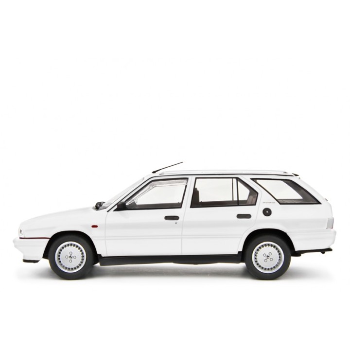 Alfa Romeo 33 1.7 Sport Wagon Q.V. 1988 white, Laudoracing-Model 1/18 scale