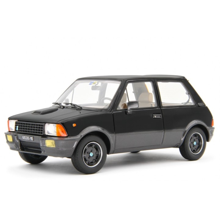 Innocenti De Tomaso Turbo 1983 black, Laudoracing-Model 1/18 scale