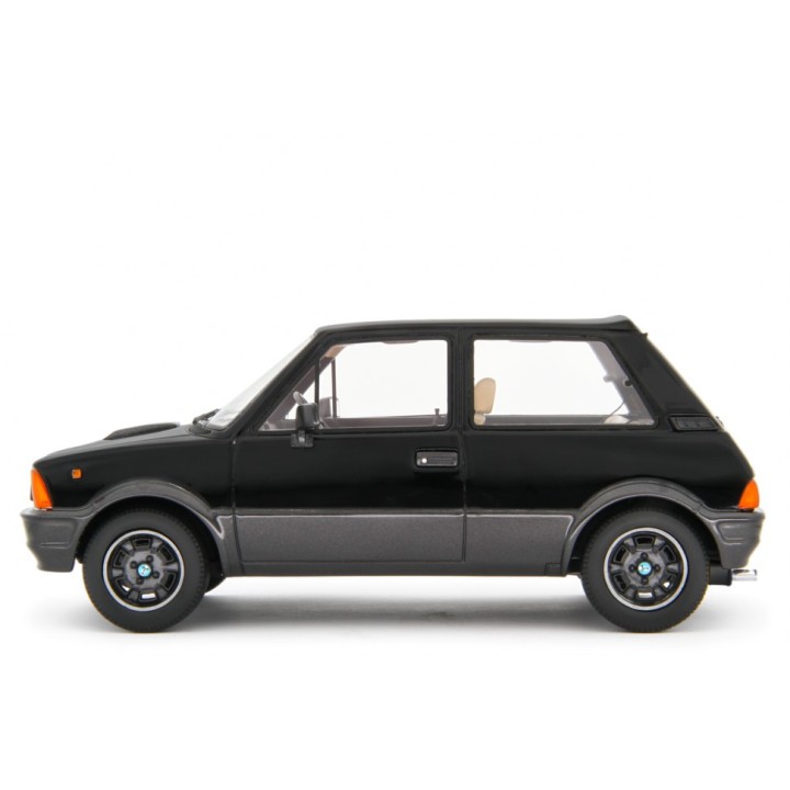 Innocenti De Tomaso Turbo 1983 černá, Laudoracing-Model 1:18