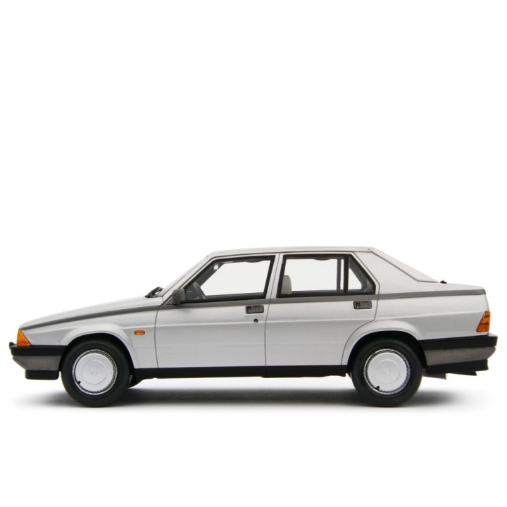 Alfa Romeo 75 1.6-1.8 1985 silver, Laudoracing-Model 1/18 scale
