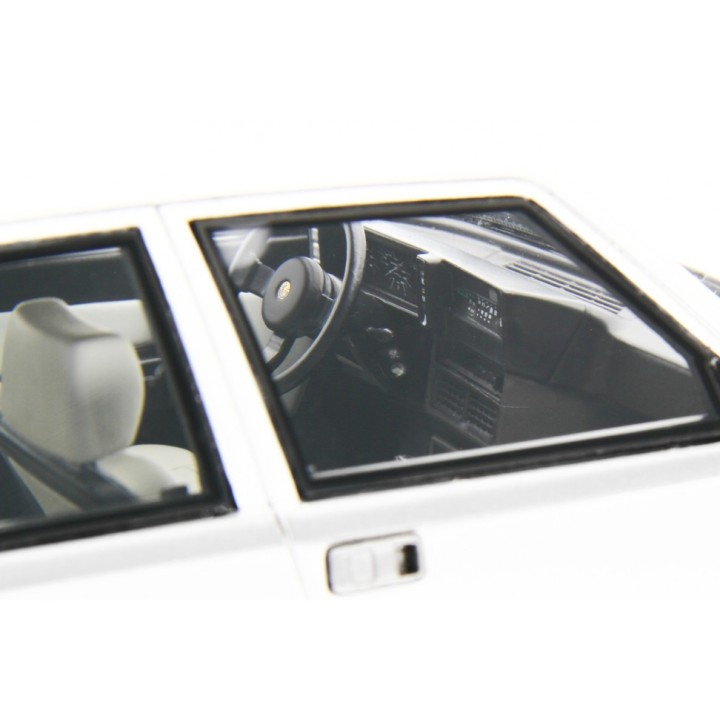 Alfa Romeo 75 1.6-1.8 1985 silver, Laudoracing-Model 1/18 scale