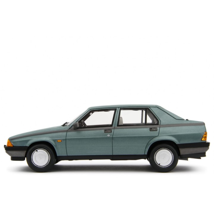 Alfa Romeo 75 1.6-1.8 1985 green, Laudoracing-Model 1/18 scale