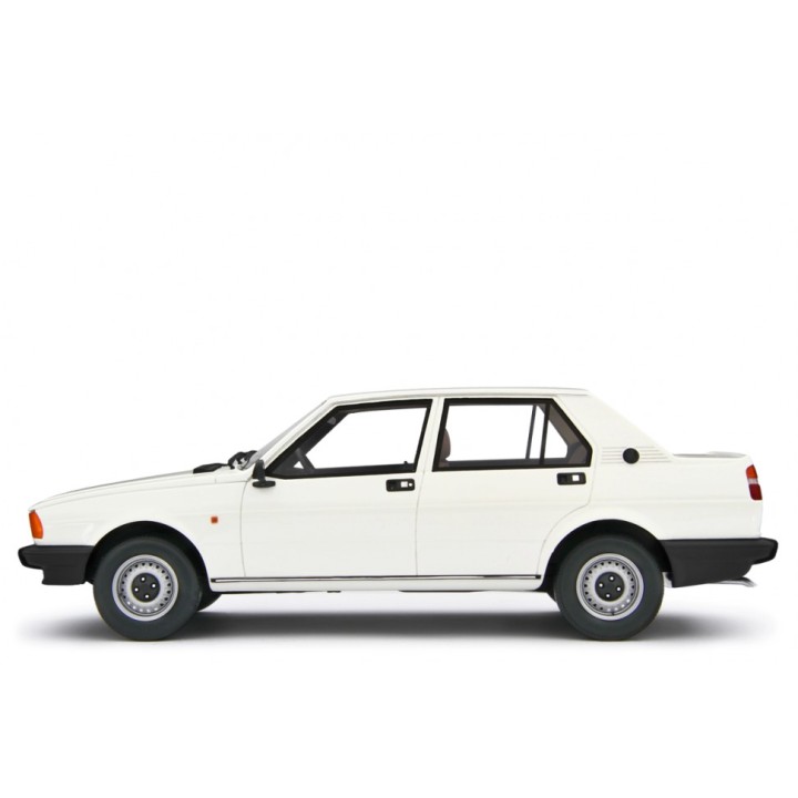 Alfa Romeo Giulietta 1.6 1980 white, Laudoracing-Model 1/18 scale