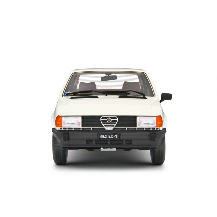 Alfa Romeo Giulietta 1.6 1980 white, Laudoracing-Model 1/18 scale