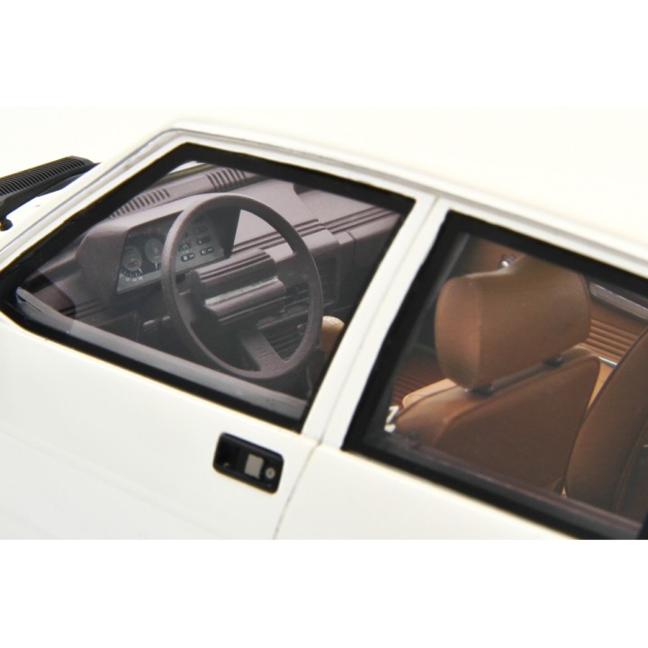 Alfa Romeo Giulietta 1.6 1980 white, Laudoracing-Model 1/18 scale