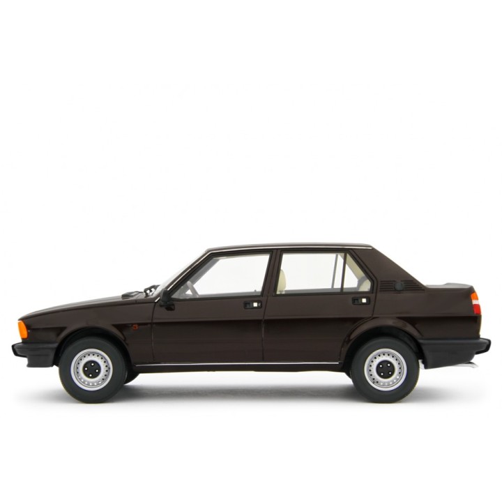 Alfa Romeo Giulietta 1.6 1980 brown, Laudoracing-Model 1/18 scale
