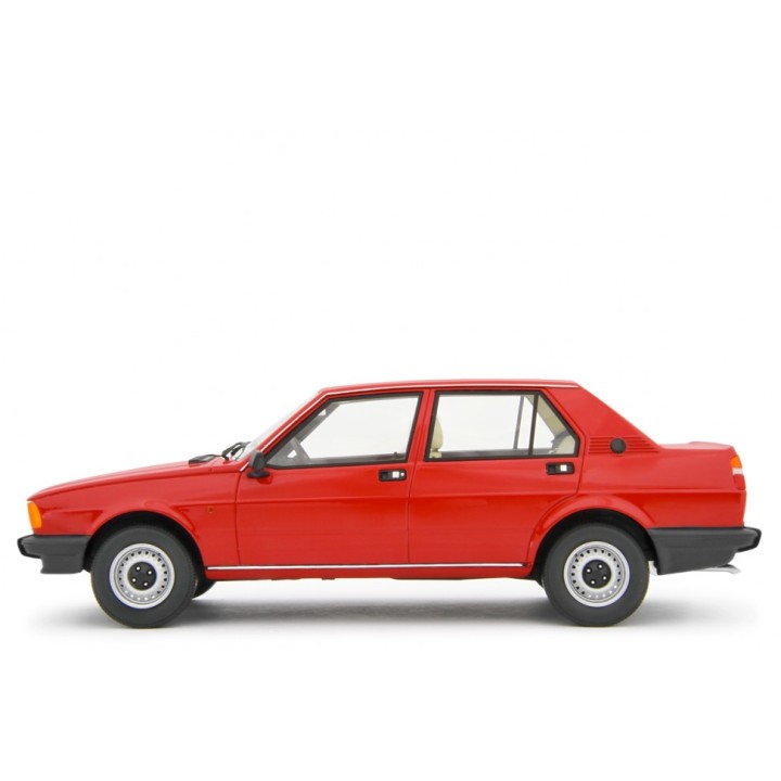 Alfa Romeo Giulietta 2.0 1980 red, Laudoracing-Model 1/18 scale