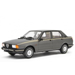 Alfa Romeo Giulietta 2.0 Super 1981 stříbrná, Laudoracing-Model 1:18