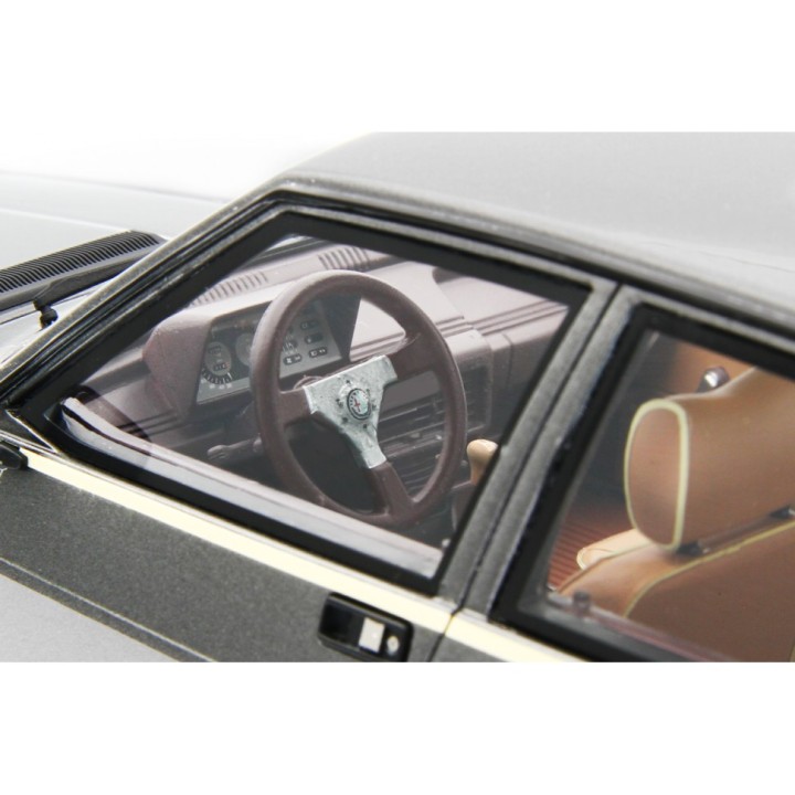 Alfa Romeo Giulietta 2.0 Super 1981 silver, Laudoracing-Model 1/18 scale