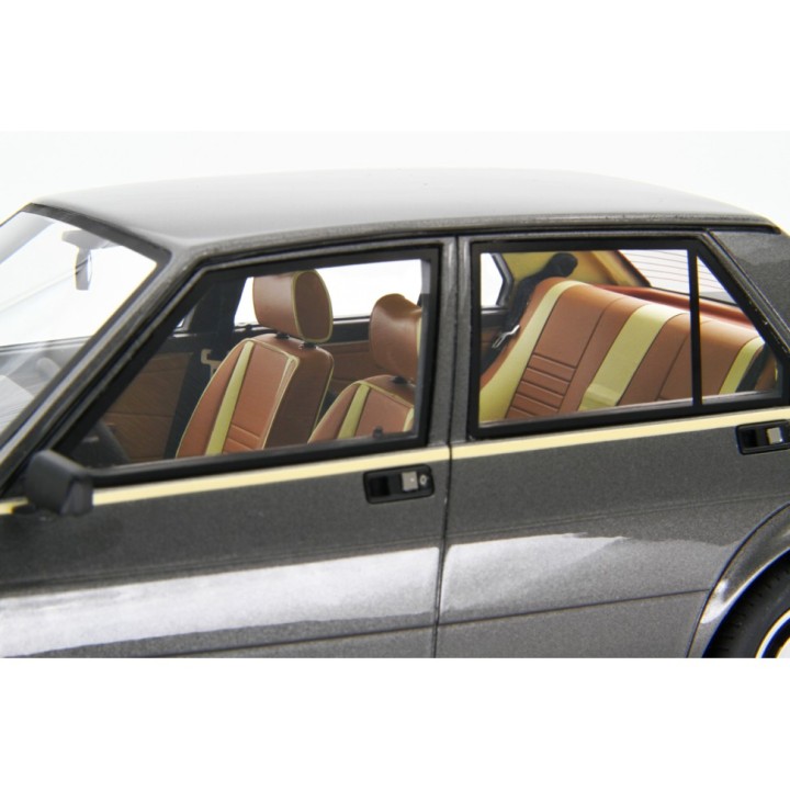 Alfa Romeo Giulietta 2.0 Super 1981 silver, Laudoracing-Model 1/18 scale