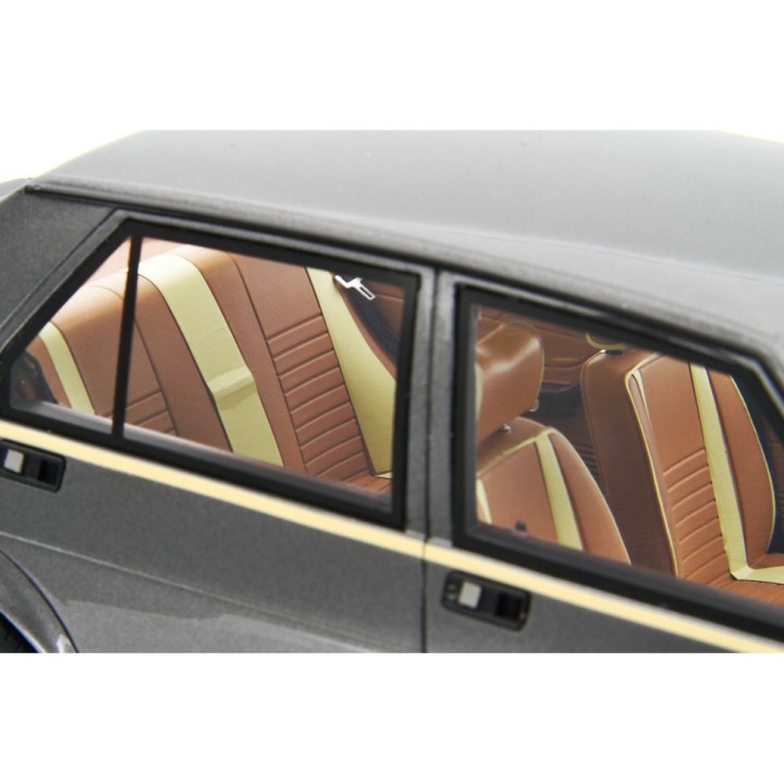Alfa Romeo Giulietta 2.0 Super 1981 stříbrná, Laudoracing-Model 1:18