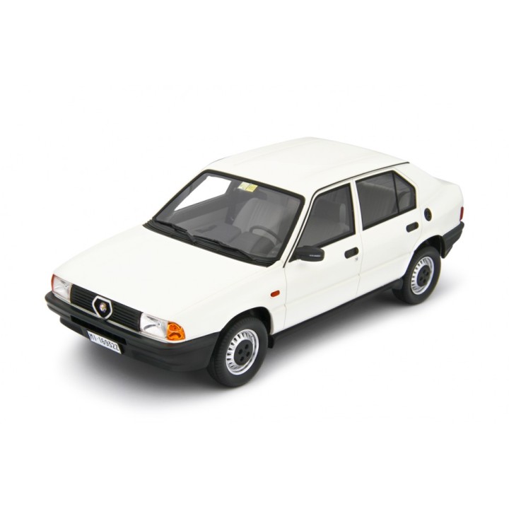 Alfa Romeo 33 1.3S Edizione 1985 bílá, Laudoracing-Model 1:18