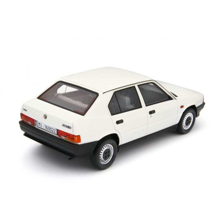 Alfa Romeo 33 1.3S Edizione 1985 white, Laudoracing-Model 1/18 scale
