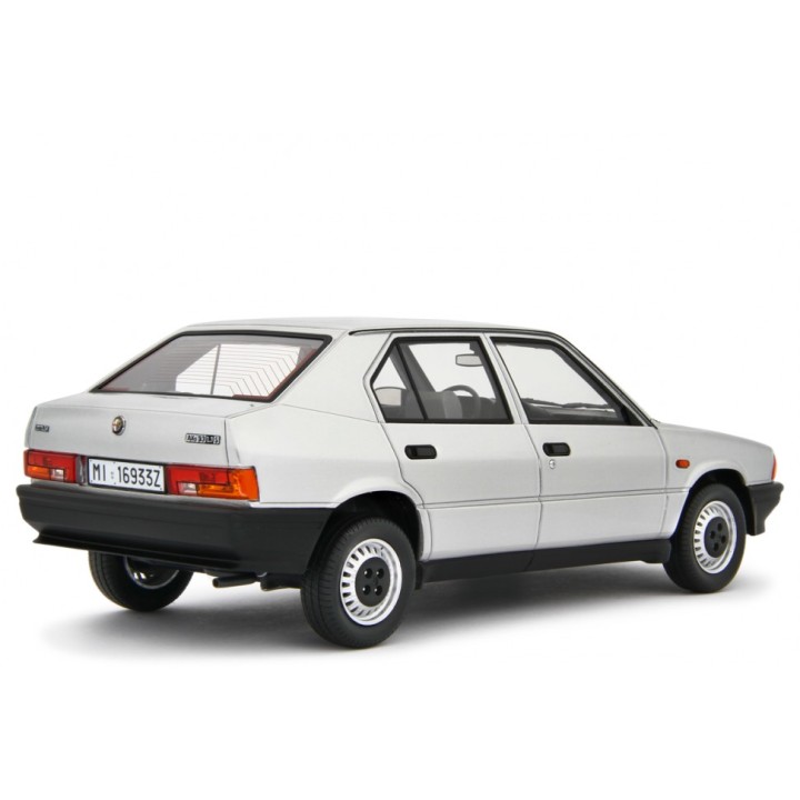 Alfa Romeo 33 1.3S Edizione 1985 silver, Laudoracing-Model 1/18 scale
