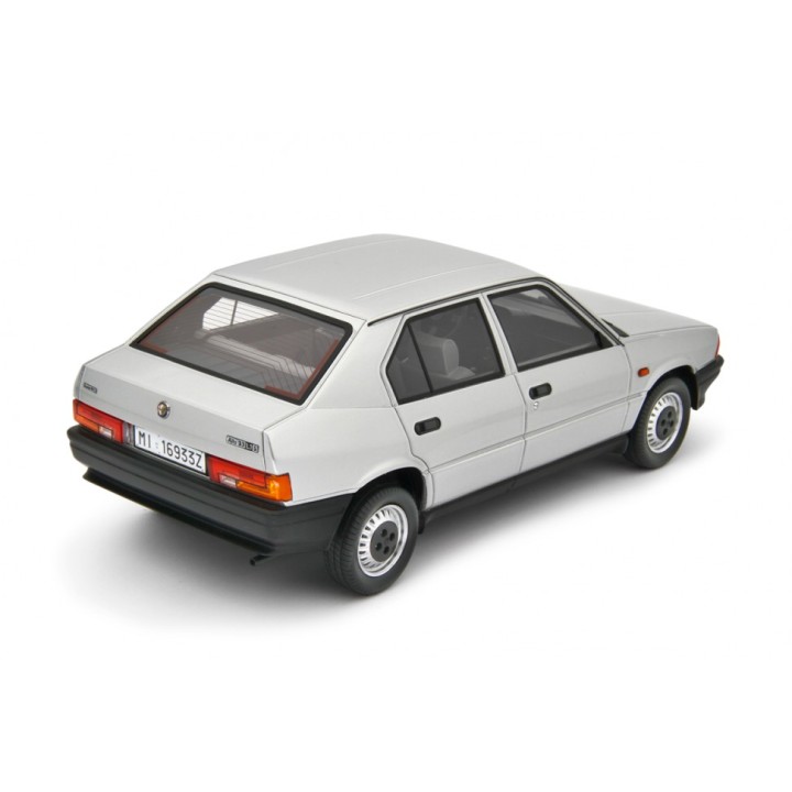 Alfa Romeo 33 1.3S Edizione 1985 silver, Laudoracing-Model 1/18 scale