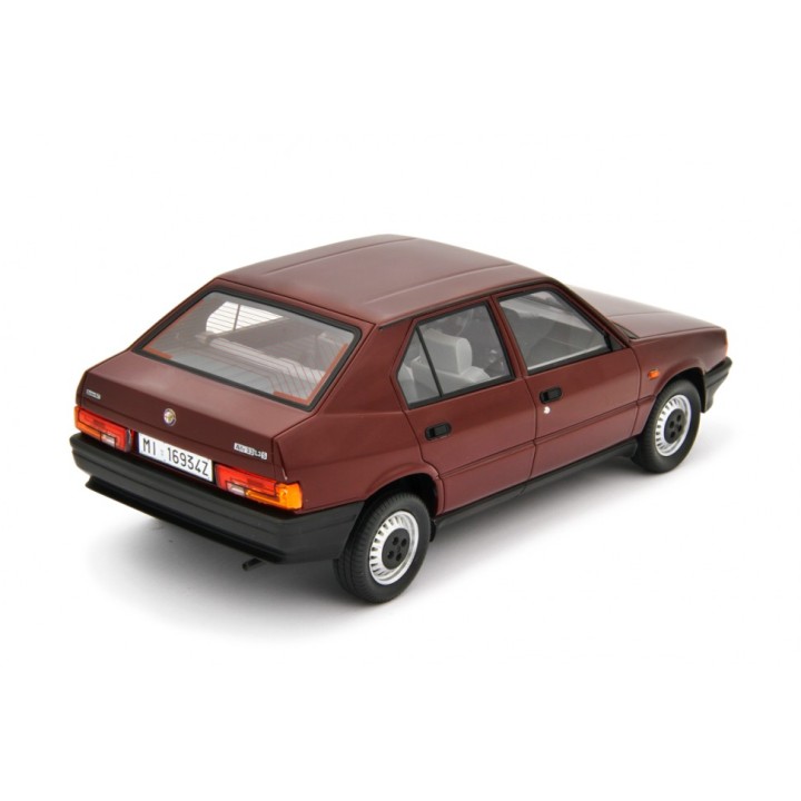 Alfa Romeo 33 1.3S Edizione 1985 red, Laudoracing-Model 1/18 scale
