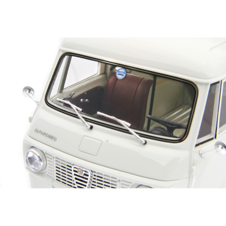 Alfa Romeo F12 Autocarro Tetto Sopralzato 1967 white, Laudoracing-Model 1/18