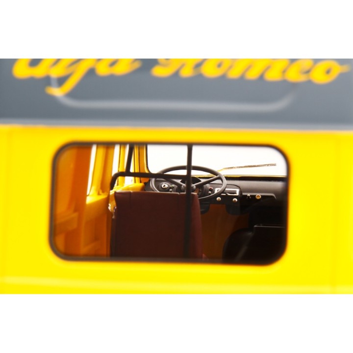 Alfa Romeo F12 Autocarro Tetto Sopralzato Assistenza Clienti 1967 yellow, Laudoracing-Model 1/18